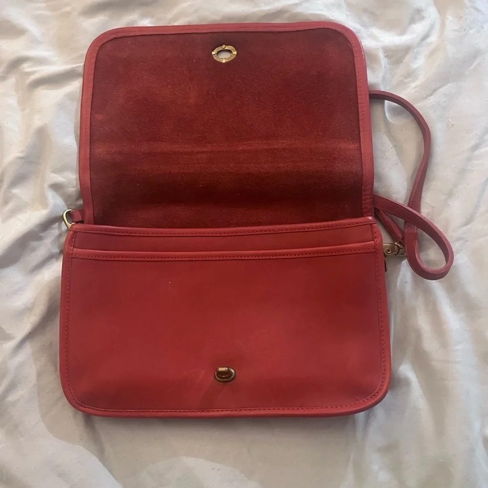 Vintage Coach Dinky Crossbag - Picture 2 of 6